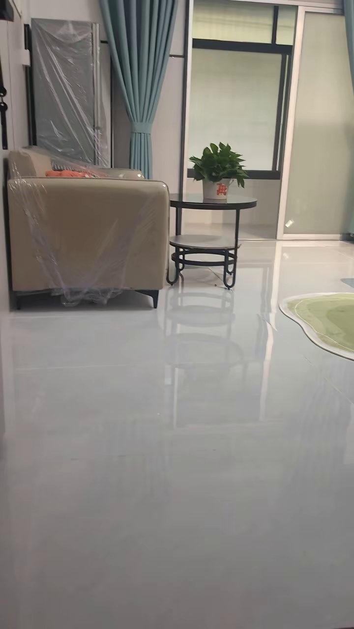 湾花园旁边 荔湾地铁站A出口 需要大单间的请联系 直租