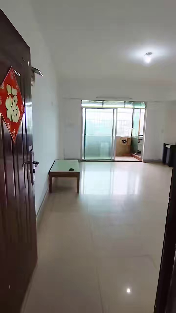 玉律出租 大三房两厅两卫 空房出租，南北通透 租金2300