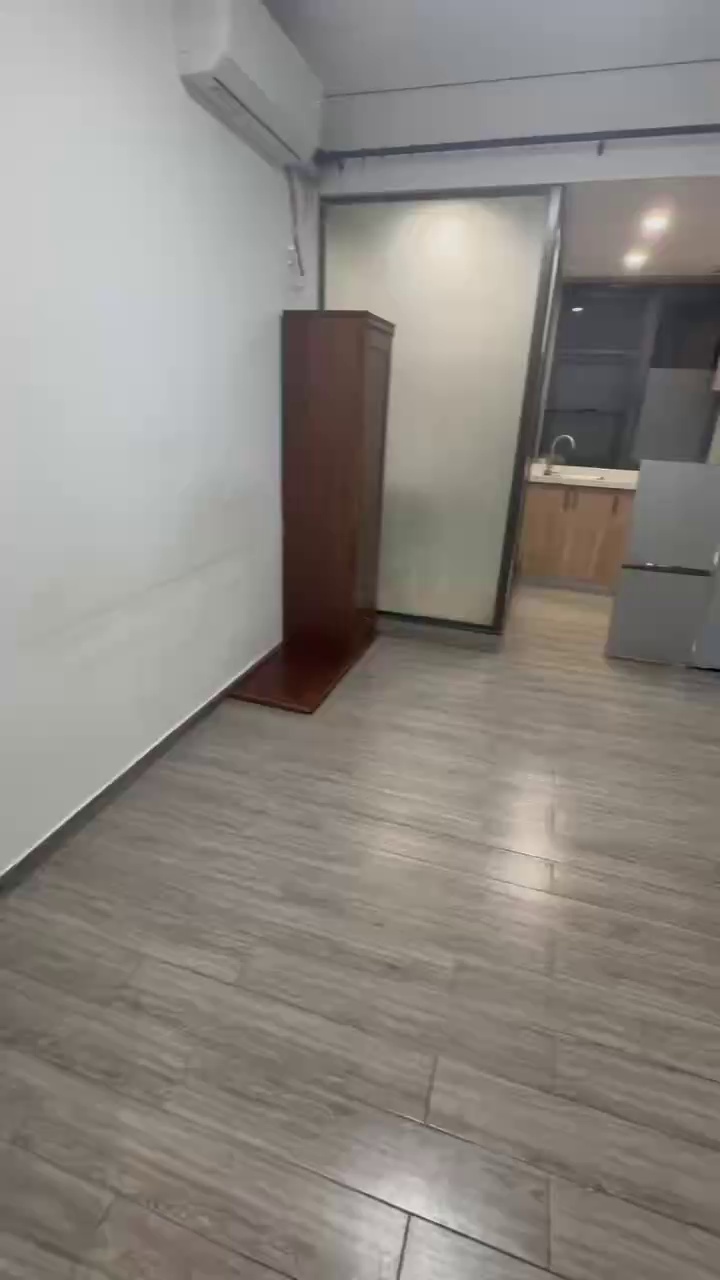 马家龙一房一厅40平，两台空调，家具齐全， 拎包入住，楼梯3楼，3800