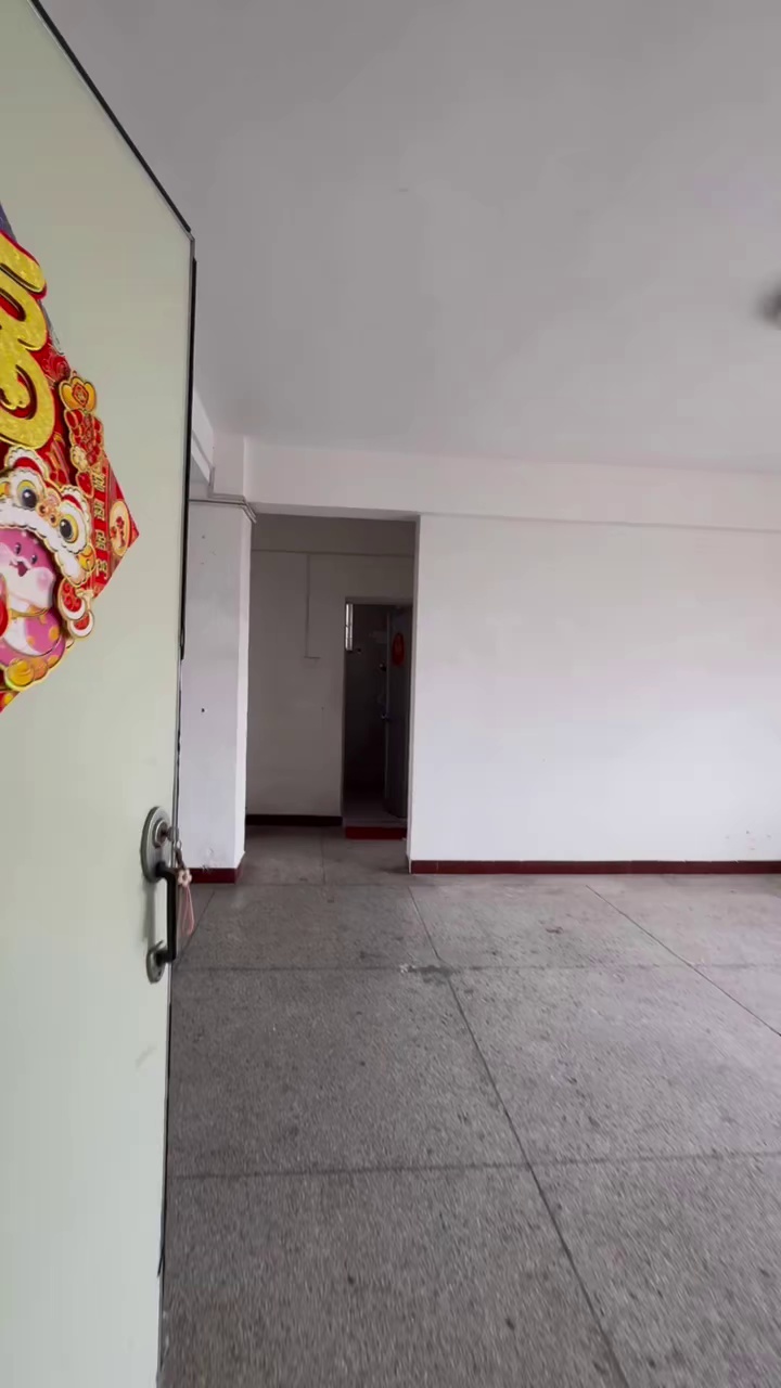龙华公园门口 龙华市场对面，花园新村，三房出租，3200每月，步梯四楼，有钥匙随时看房