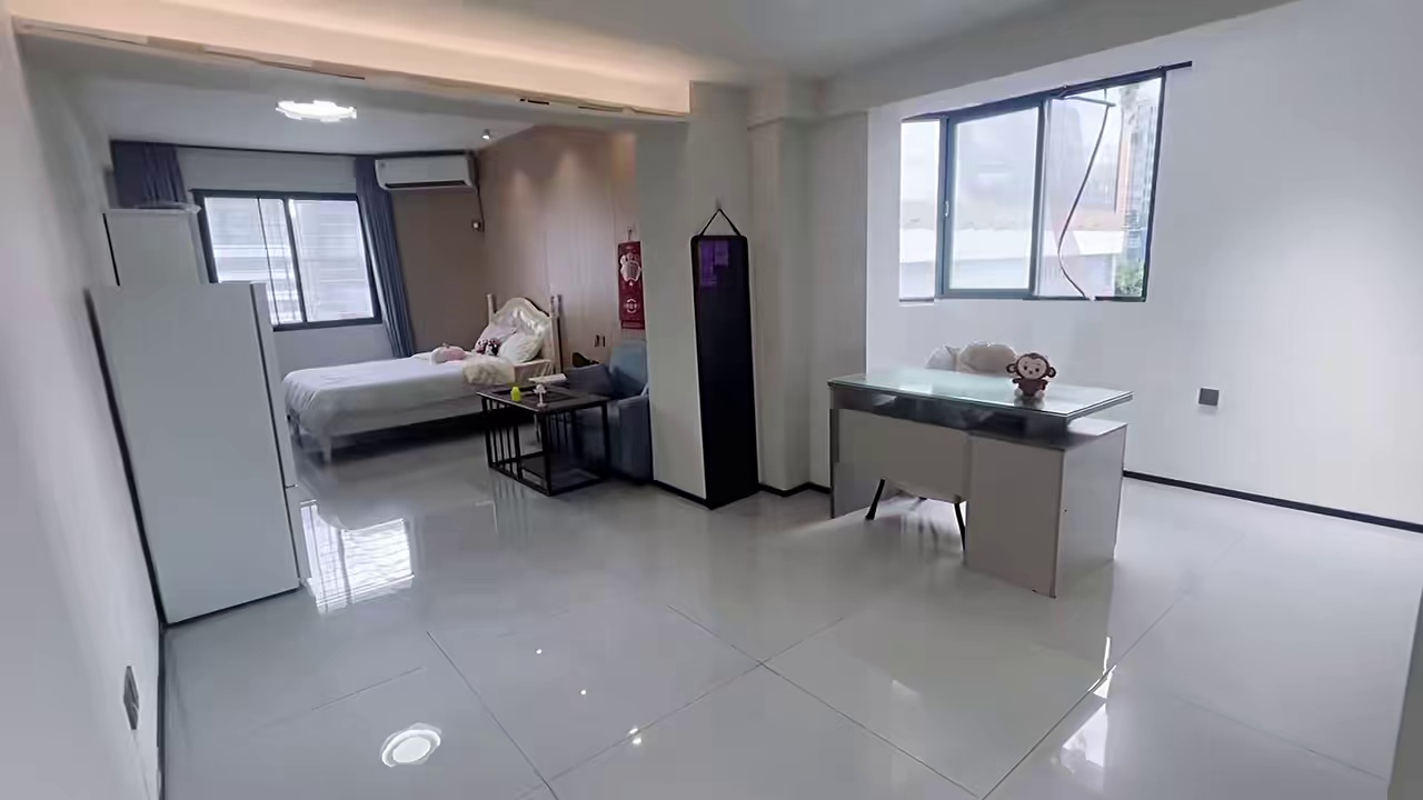 【华路 赛格 汉国 电梯厨卫1房1厅】 租金:4980【商住两用】 家具:空调，热水器，床，洗衣机 地址:福田大厦电梯低区6楼11B 适住:华南北，华路，赛格，1号线 ﻿﻿