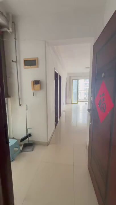 宝湖新村，60平，小两房出租，租2800。钥匙在手，随时看房。
