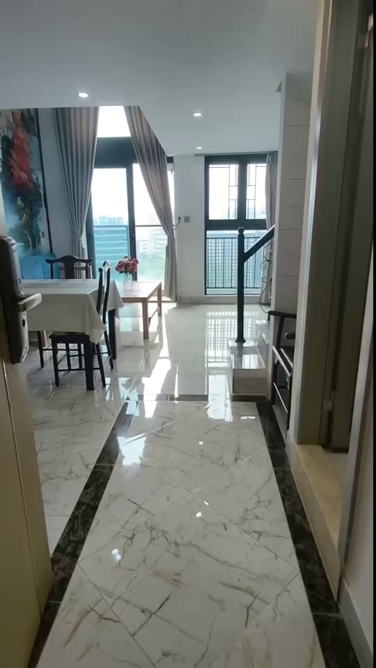 钟表基地/湖景loft两房一厅2800