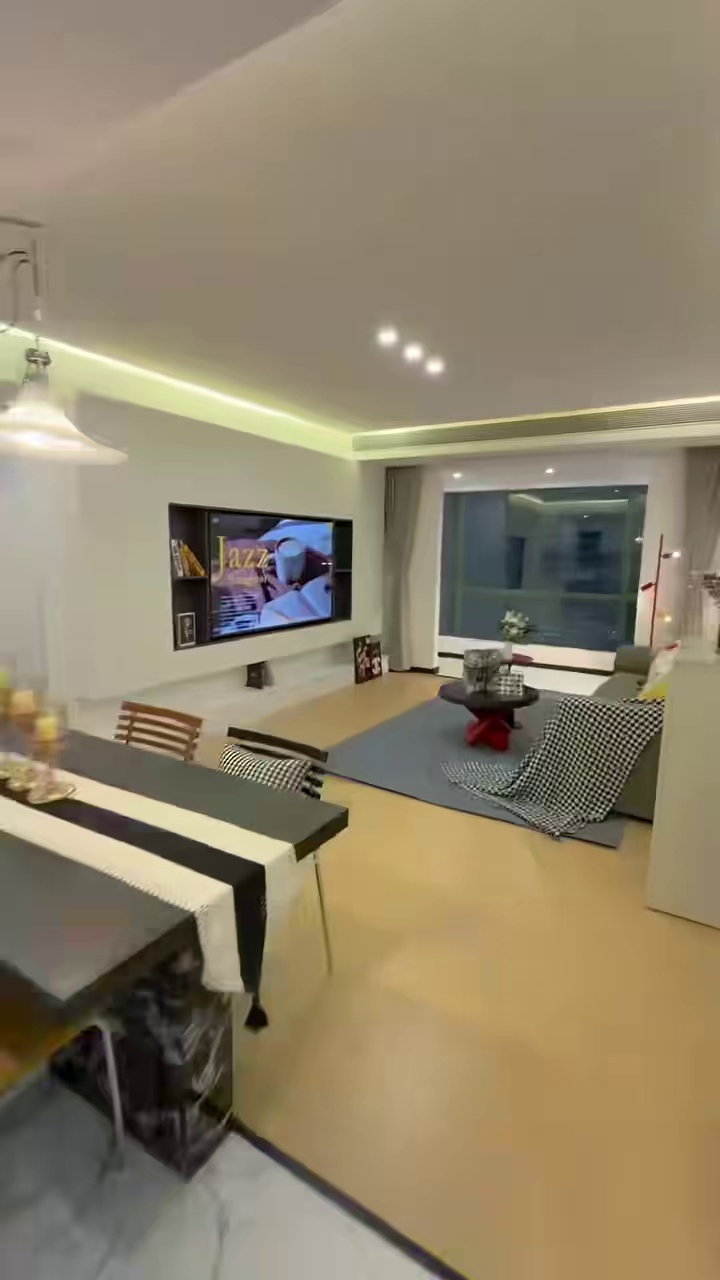 位置：车公庙 小区 房型： 两房一厅 价格：16800 装修：精装 电梯 十亩地 泰然 说明：1/7/9/11号线 车公庙 纯K 十亩地 东海