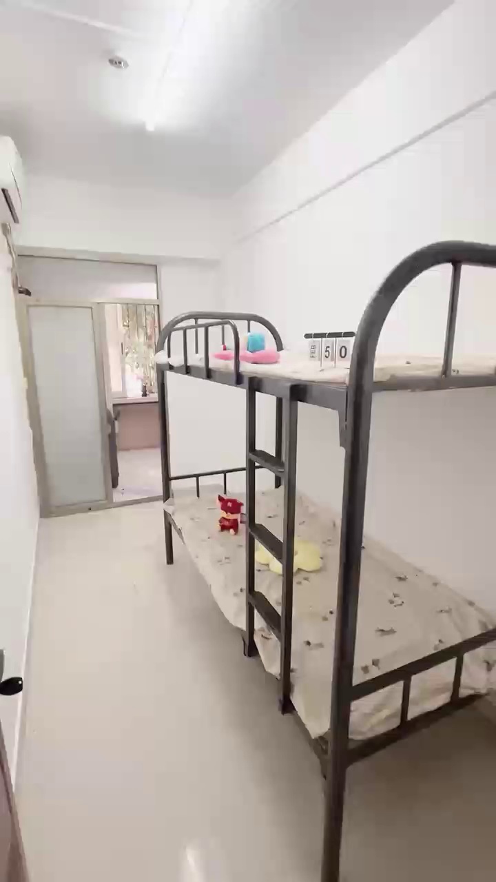 【南园路 飞扬 赛格 爱华 厨卫单间】 租金：1800 家具：空调，热水器，床，洗衣机 地址：爱华小区2楼 适住：华南北，飞扬，赛格，7号线