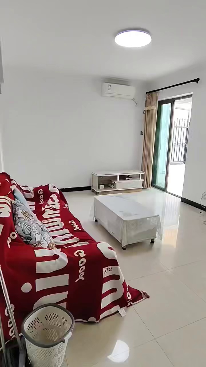 联城美园，带大露台，大两房，6200/月，朝南户型，可以随时看房