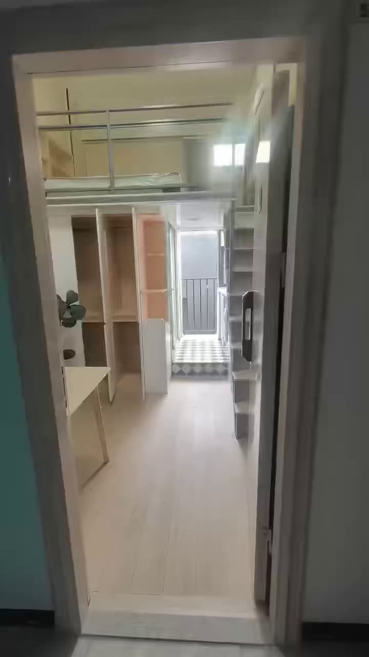 出租：直接业主 中兴小区，复式单间出租，租金 1480，押一付一，看房有密码。