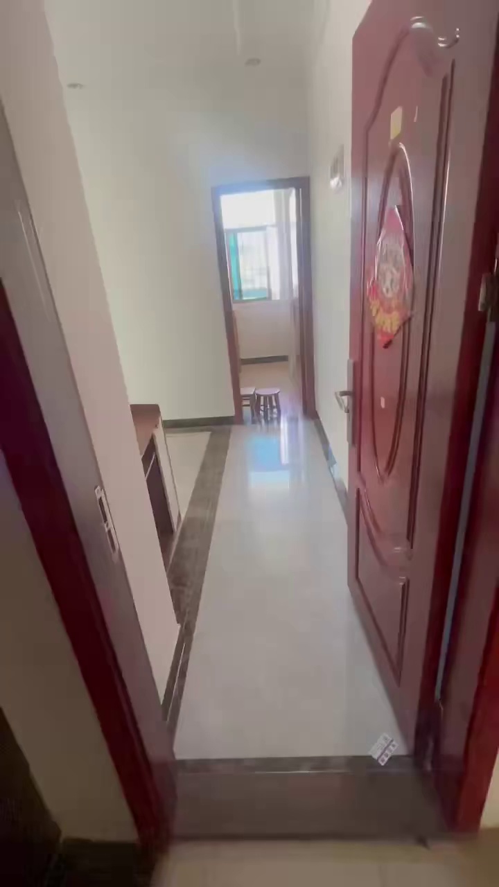 出租 高傲新村，业主私人房 两房一厅，租金2100