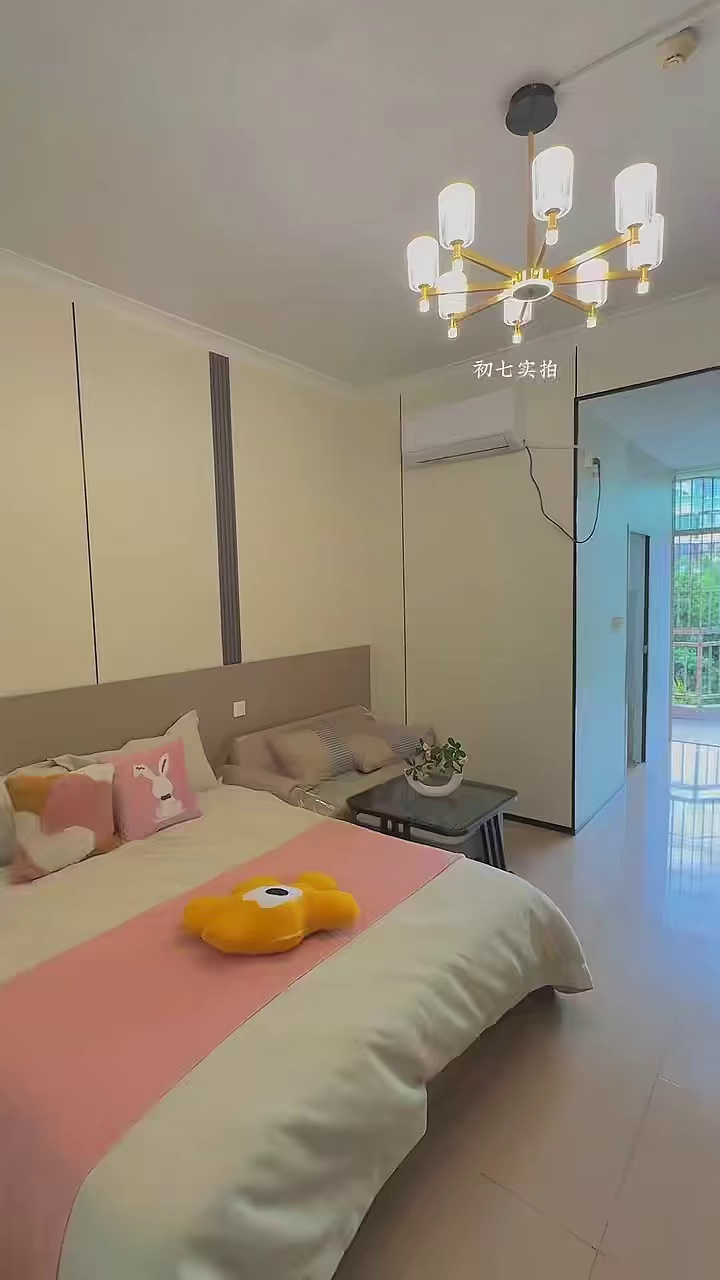 新生地铁站 阳台大单间·路边独栋 1280/月