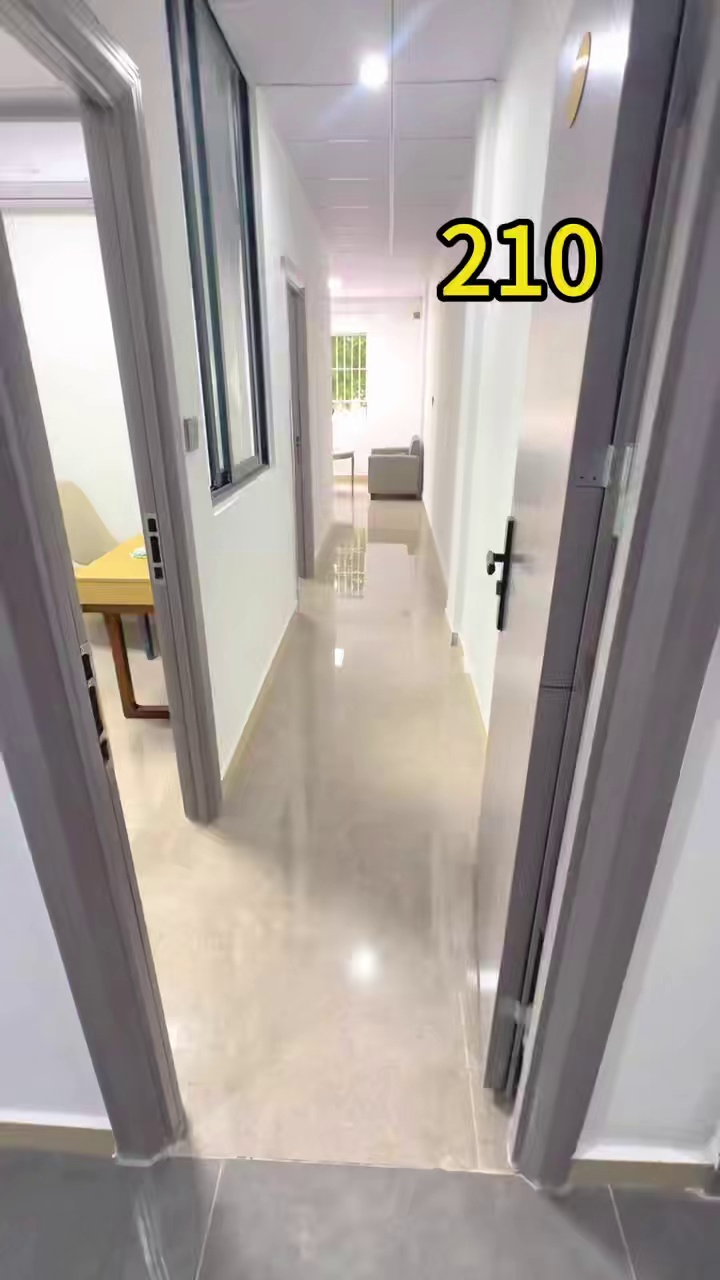 西丽湖，小区两房一厅4000，押一付一