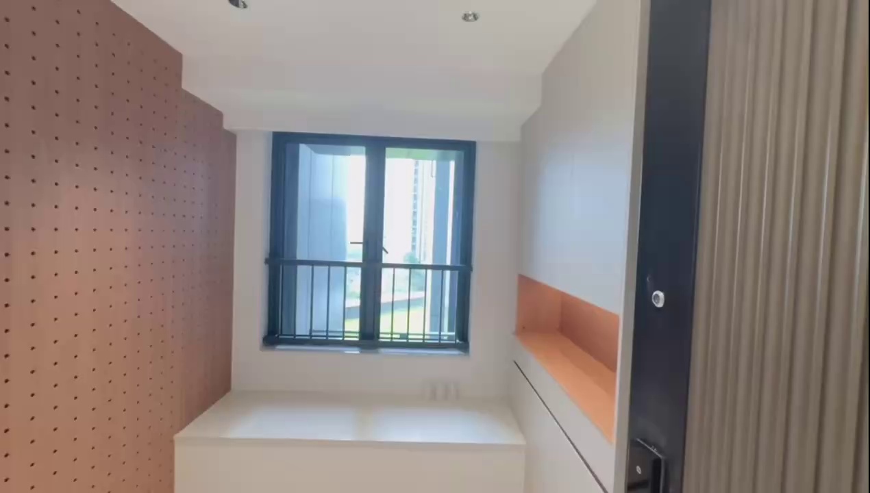 同乐南地铁站，稀缺户型出租，133平4房2卫全齐，全屋全新家私家电，豪华衣帽间，租金16000