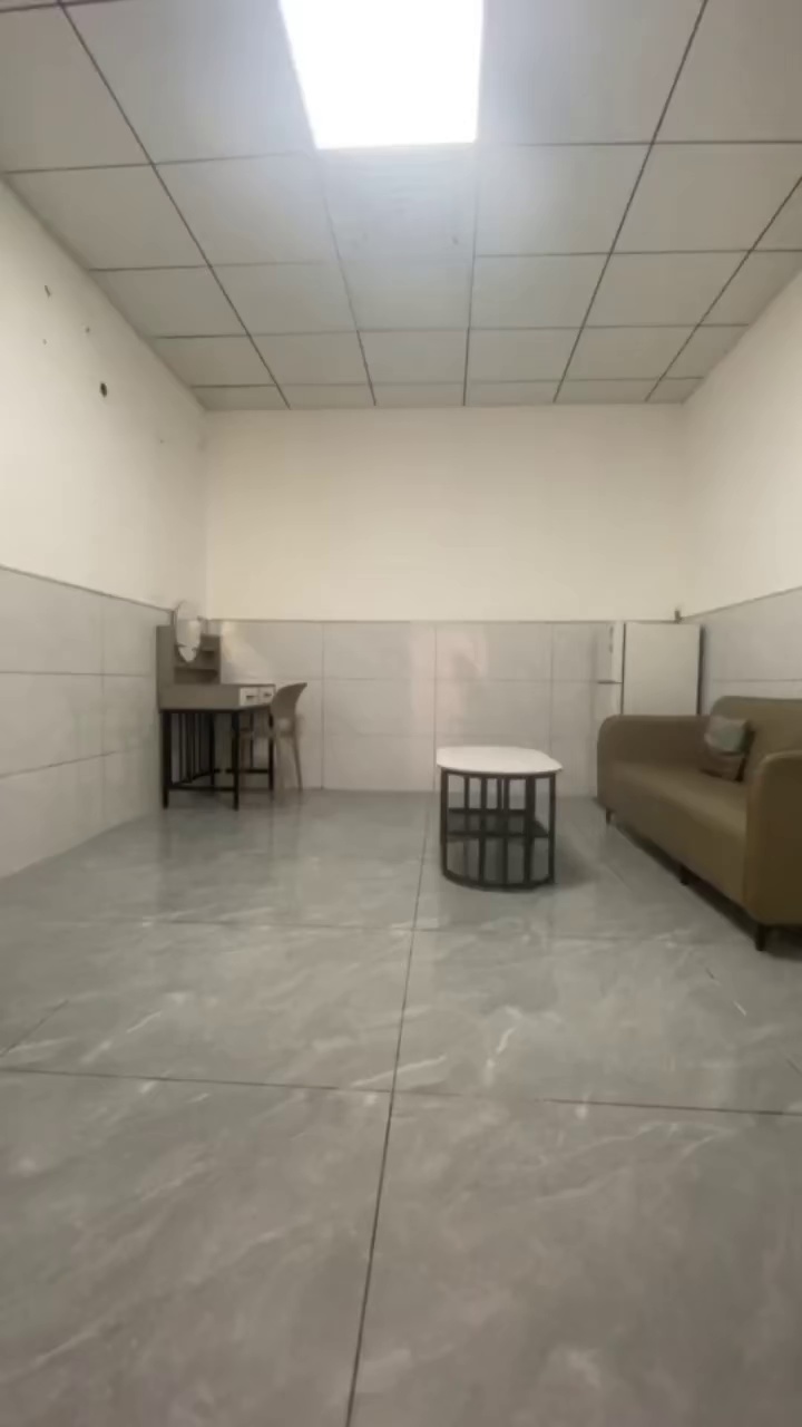 大靓村101大一房一厅2450带院子