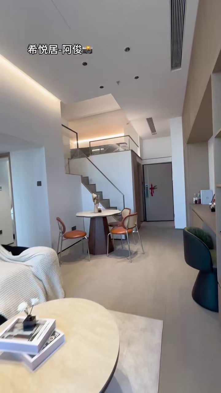 恒裕·柏悦湾 77平LOFT 2+2房一卫 10500 可做四房使用 二楼做储物房/宠物房 9号线南油西地铁站 ⭕南油服装城附近，通勤前海＋深圳湾口岸10分钟位置优越，周边大南山公园，商场有沃尔玛，花园城，来福士广场