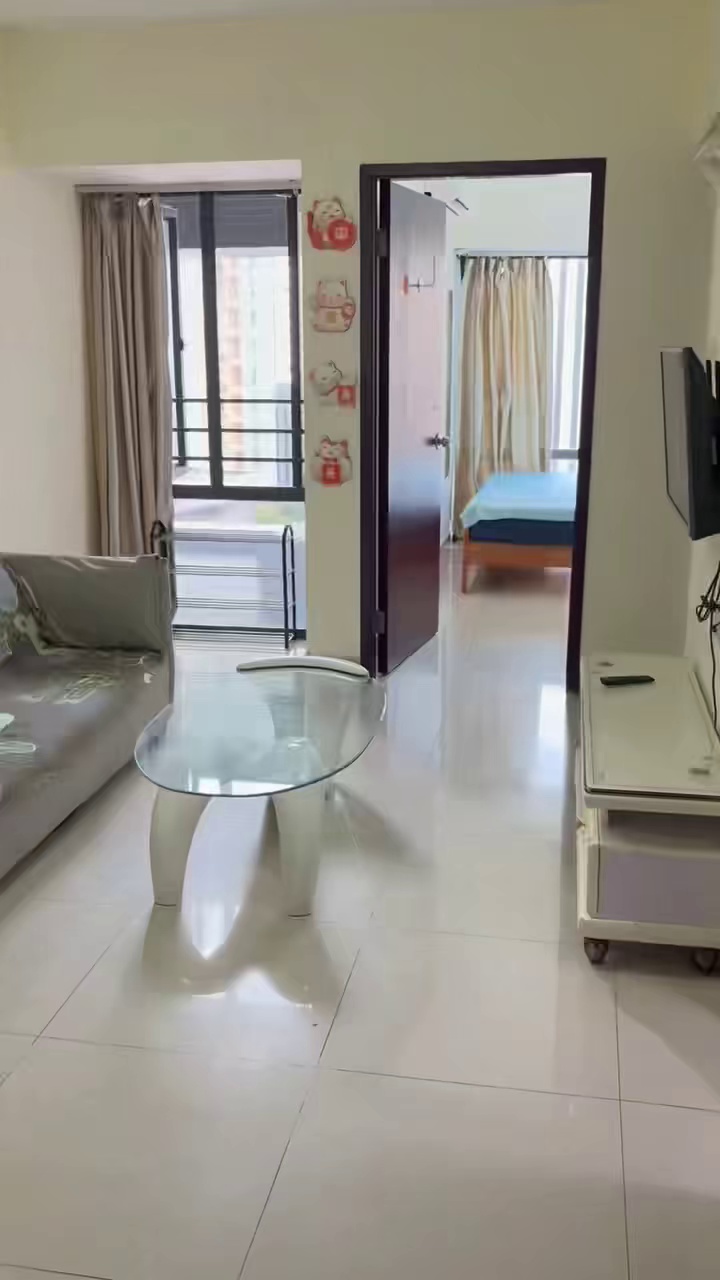 黄贝岭地铁京基凤凰印象。一房一厅，租4300