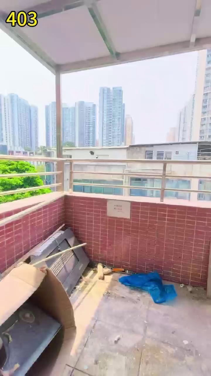 两房带露台西荟城