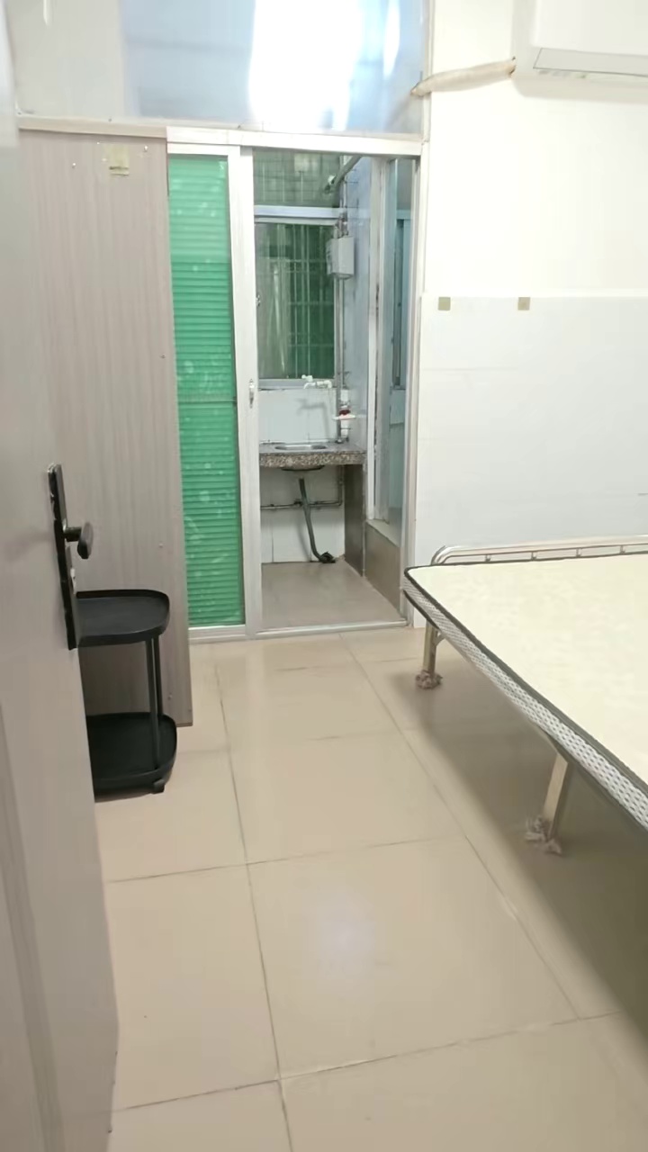 上辇旧村单间，680