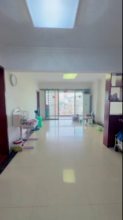 位置：出租上早新村 户型：三房两厅一卫，拎包入住 租金：4500/月