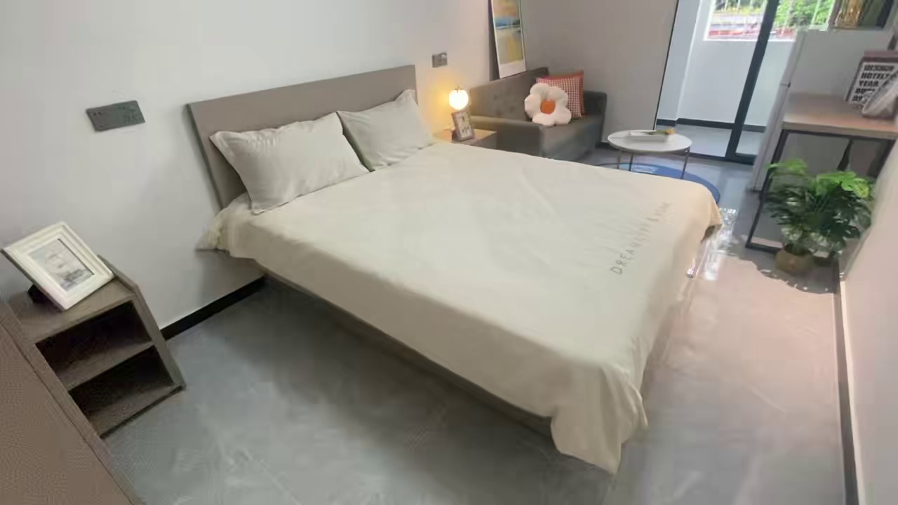 西丽湖阳台大单间 2880 地铁400m左右