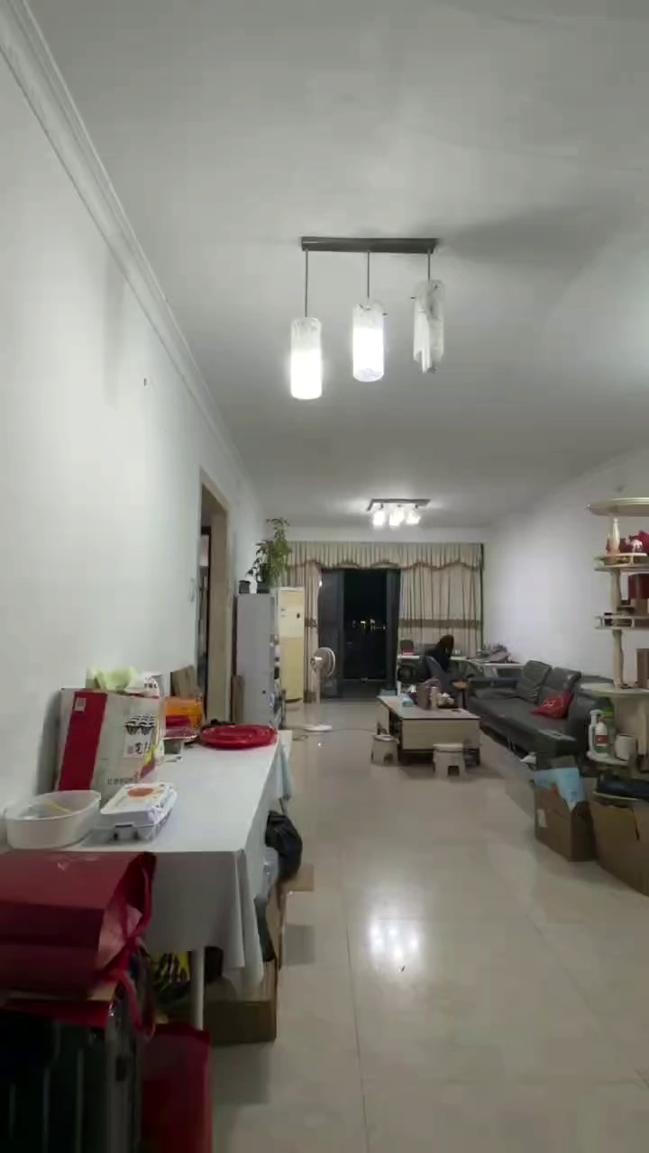 清湖联富华庭精装两房一厅3800月底退，可预定