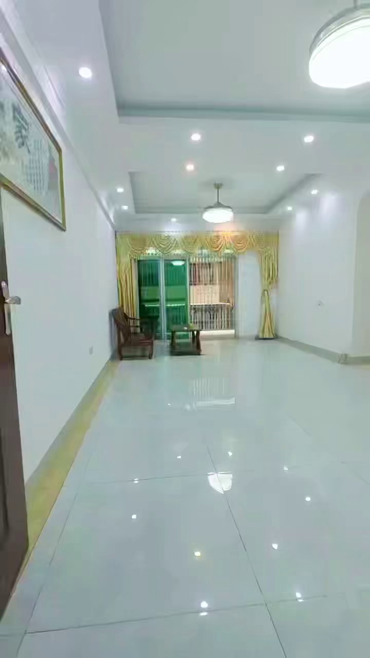 出租！大浪黄麻埔精装超大三房两厅两卫，视频现状出租，经典T户型，现房随时可以入住！2999一月不议价，随时看房！