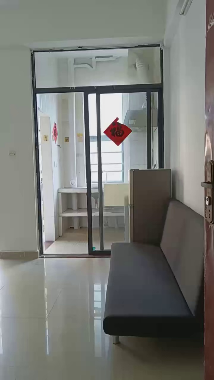 宝华大厦一房一厅2300