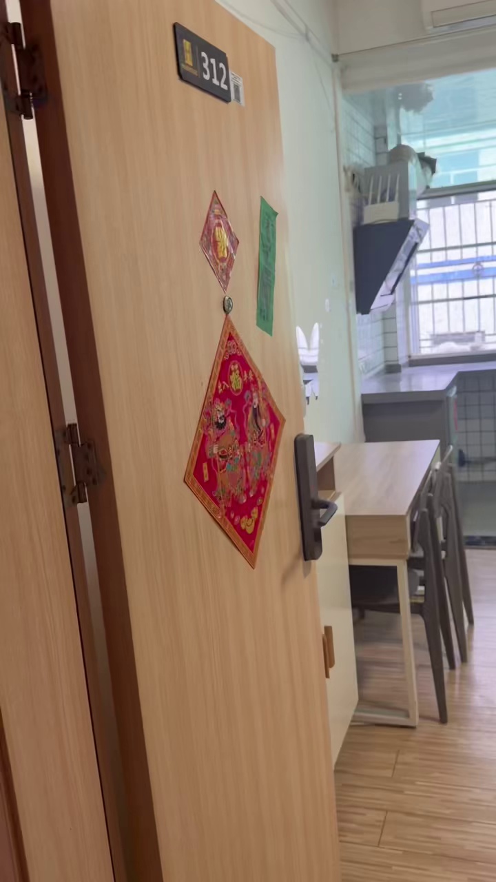 荷坳地铁站 步行5分钟 电梯单间1050
