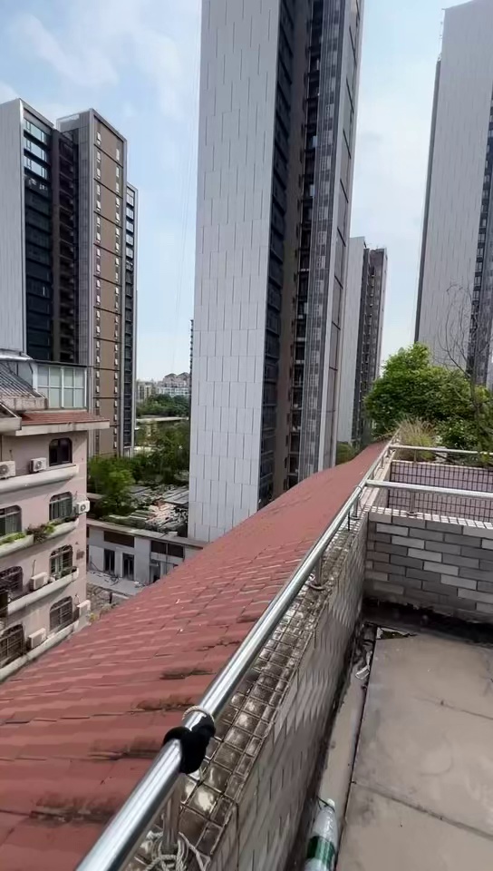 香梅北 小区单间 带露台