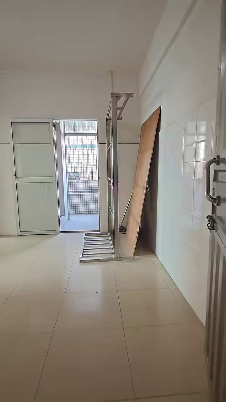 东方小学附近电梯两房一厅1100