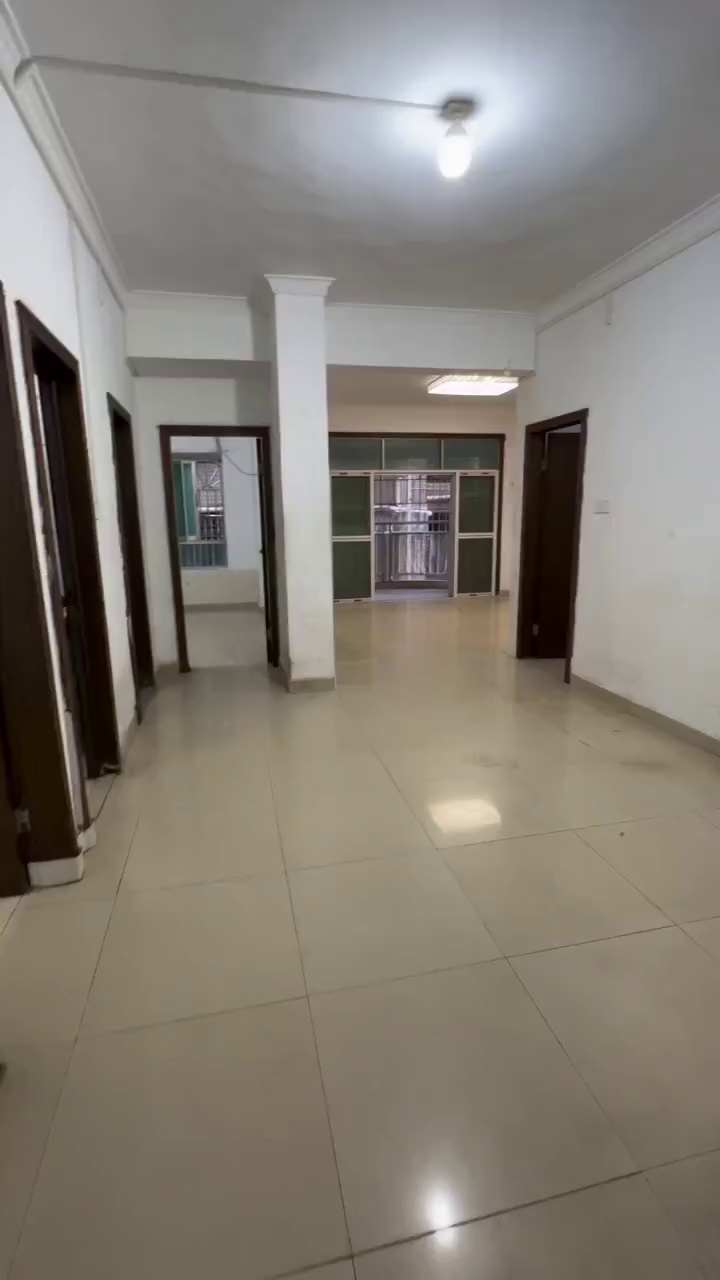 大坡头电梯三房两厅，要求住家3300，随时看房，直接业主