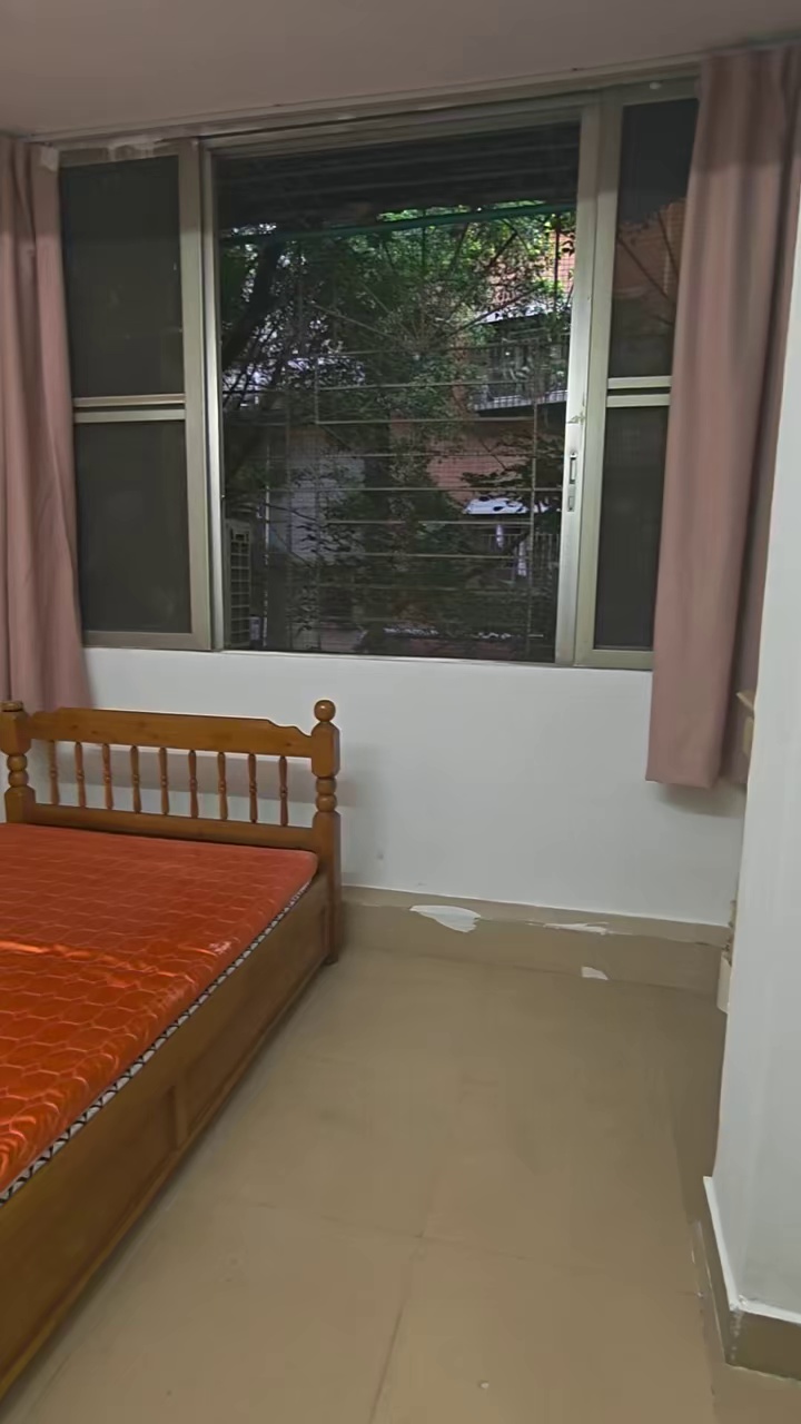 【红岭南 巴登 科学馆 厨卫单间】 租金:1600【特价秒杀】 家具:如视频（实拍） 地址:东园新村3楼02C 适住:大剧院，科学馆，巴登，9号线