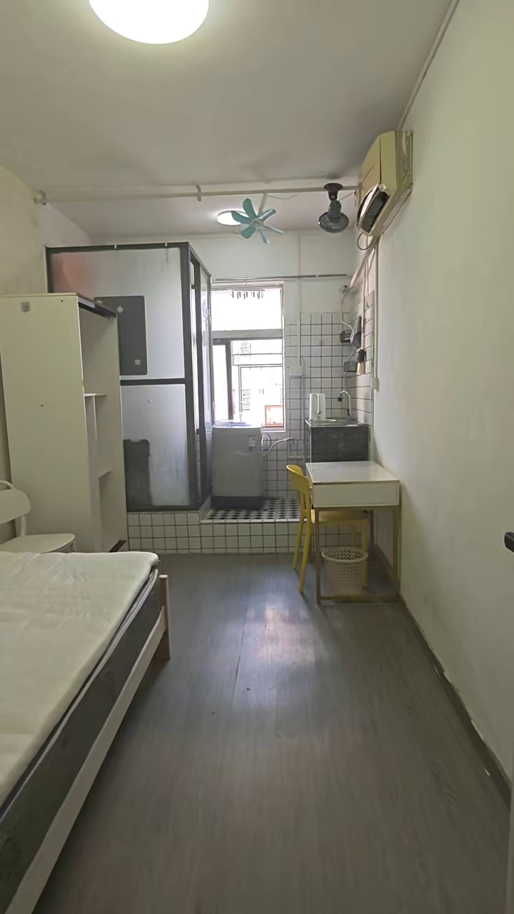 【红岭南 巴登 科学馆 厨卫大单间】 租金:1880【特价秒杀】 家具:如视频（实拍） 地址:东园新村7楼04C 适住:大剧院，科学馆，巴登，9号线