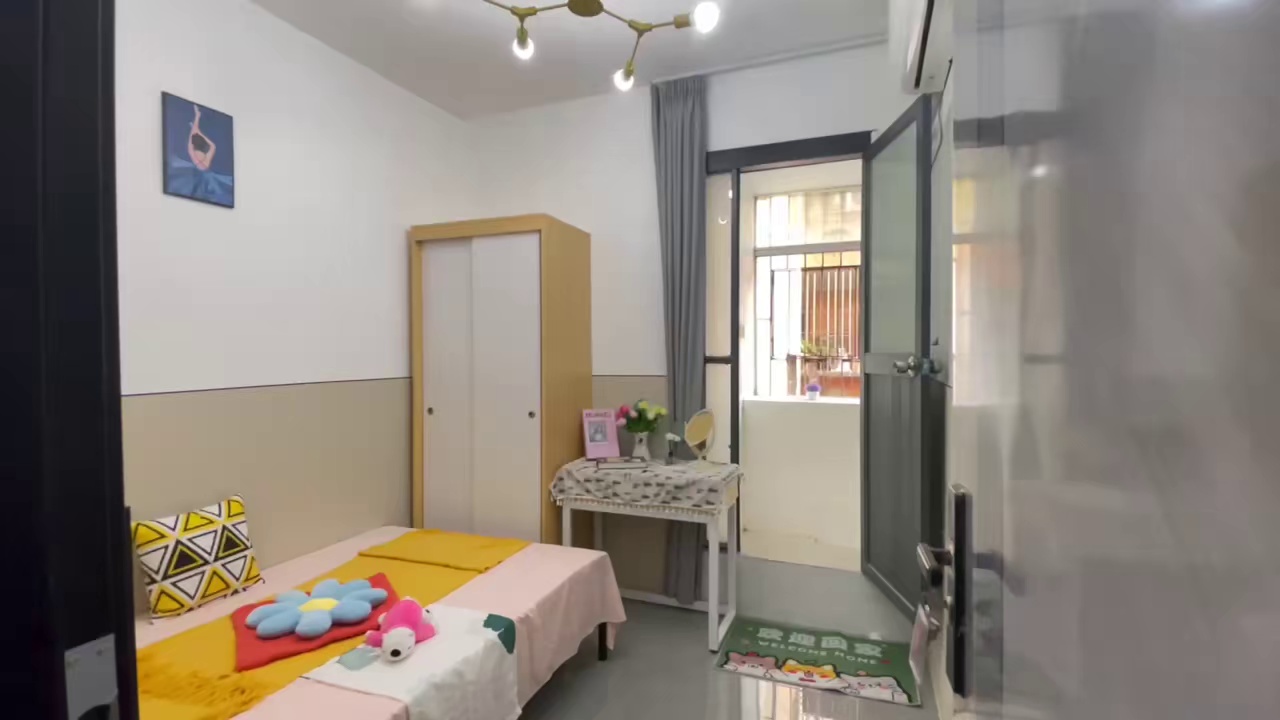 【红岭南 巴登 科学馆 阳台1房1厅】 租金:2600 家具:如视频（实拍） 地址:东园新村4楼08F 适住:大剧院，科学馆，巴登，9号线