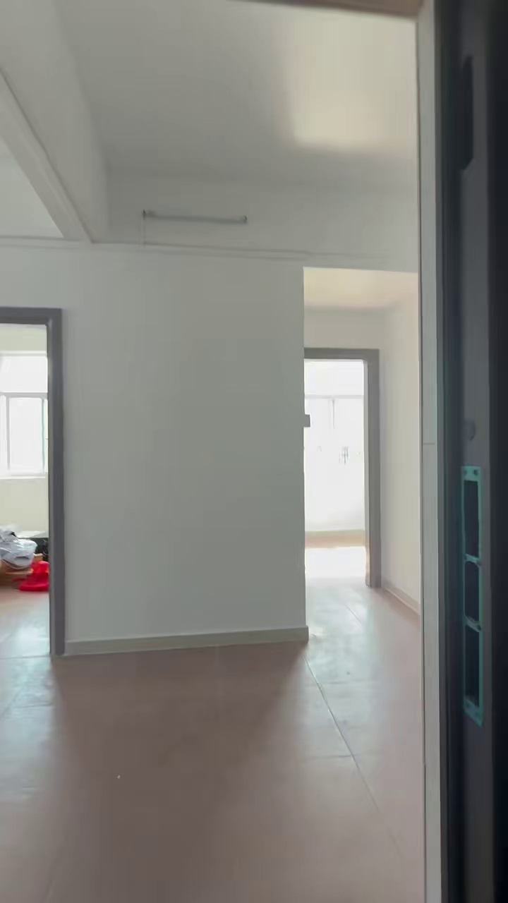 龙华地铁站，景华新村超大三房一厅2580
