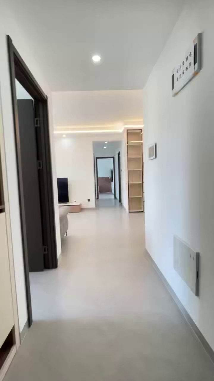 租：业主自住装修，万福花园超漂亮大3房2卫，一口价租7600，全屋定制，龙华民治，电梯高层小区，拎包入住，密码看房