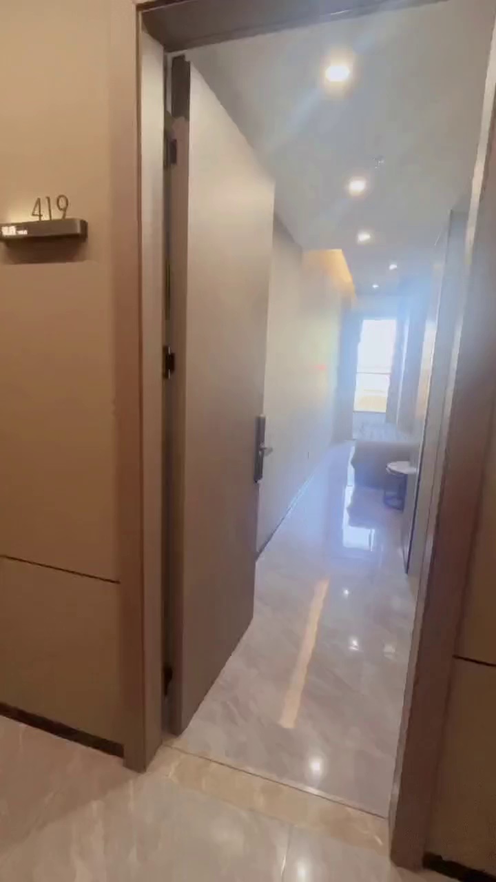 龙井地铁站，精装阳台大单间3600包管理费网络