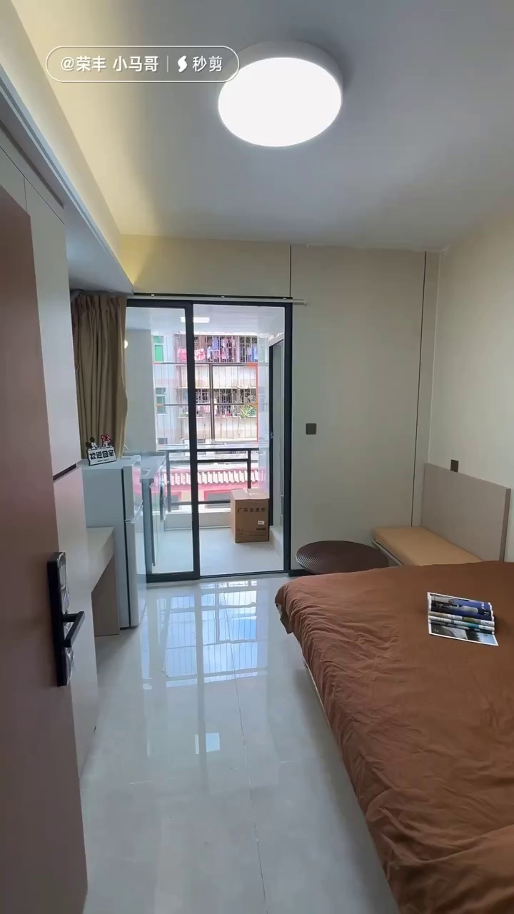 贝尔站，电梯阳台单间1780月 拎包入住