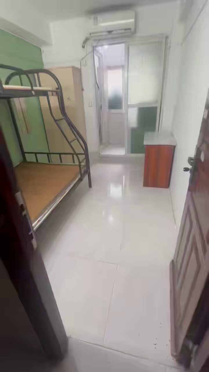 【华南 赛格 中医院 电梯厨卫单间】 租金:2100 配置:空调，热水器，床，衣柜 地址:交通局宿舍电梯4楼01H 适住:华南北 飞扬 赤尾，1.7.11号线