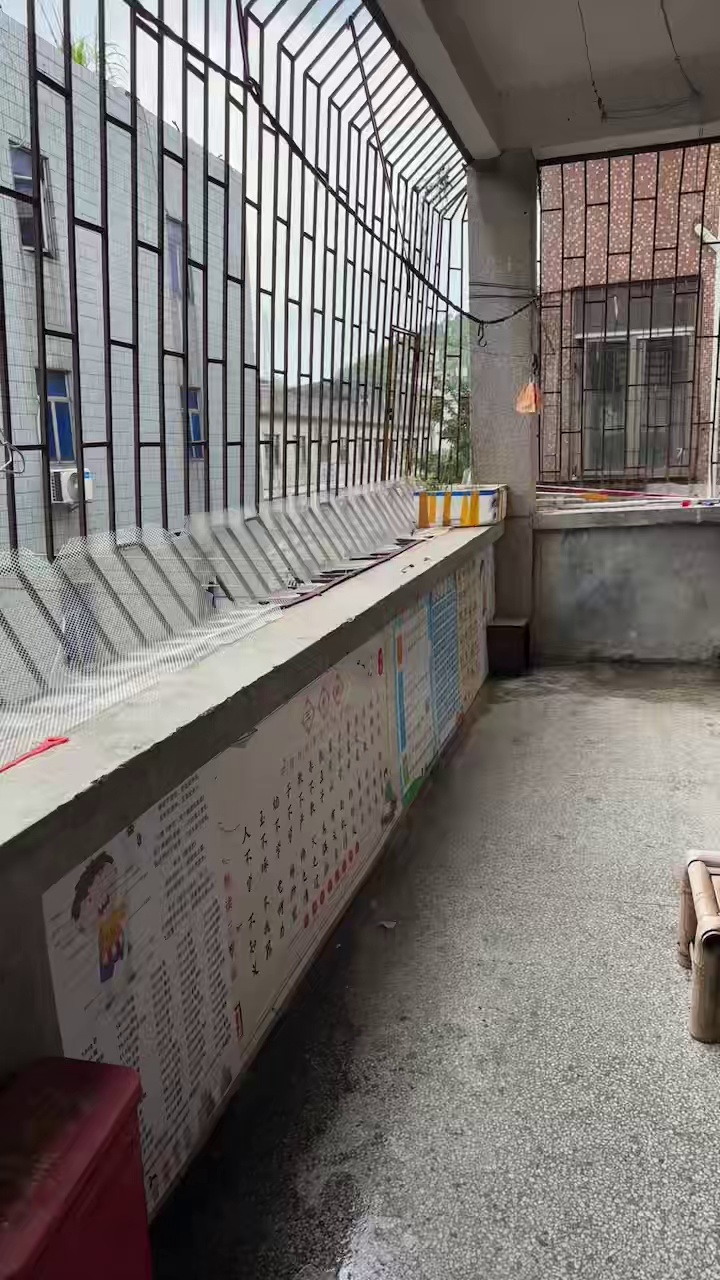 安良五村 油甘园路 融美学校附近 两房一厅 带阳台1600