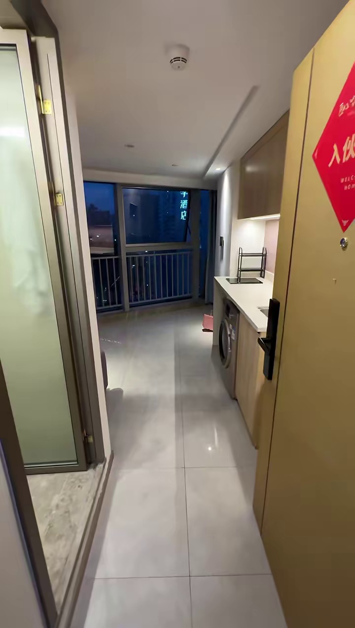 新世界大厦1房 4500 随时入住