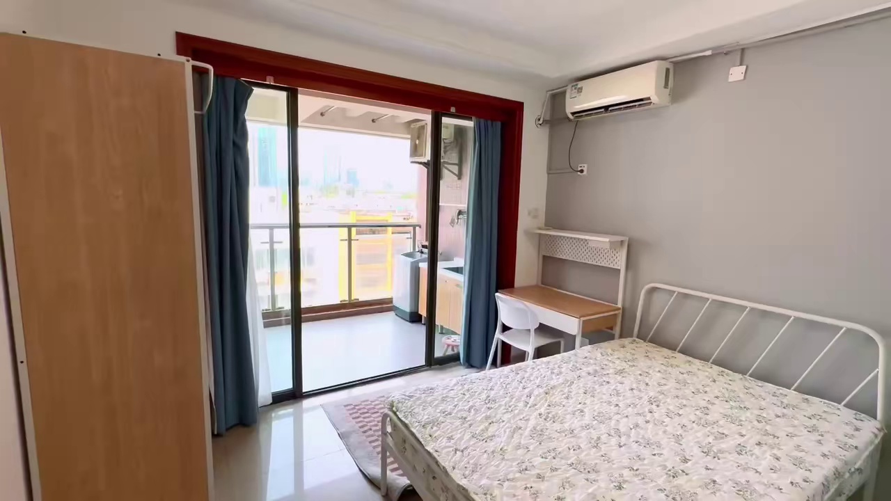 深大南地铁站，阳台大单间3680