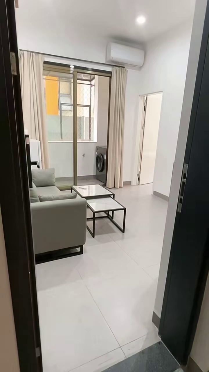 钟屋牌坊附近 精装阳台一房一厅 采光好 租2280