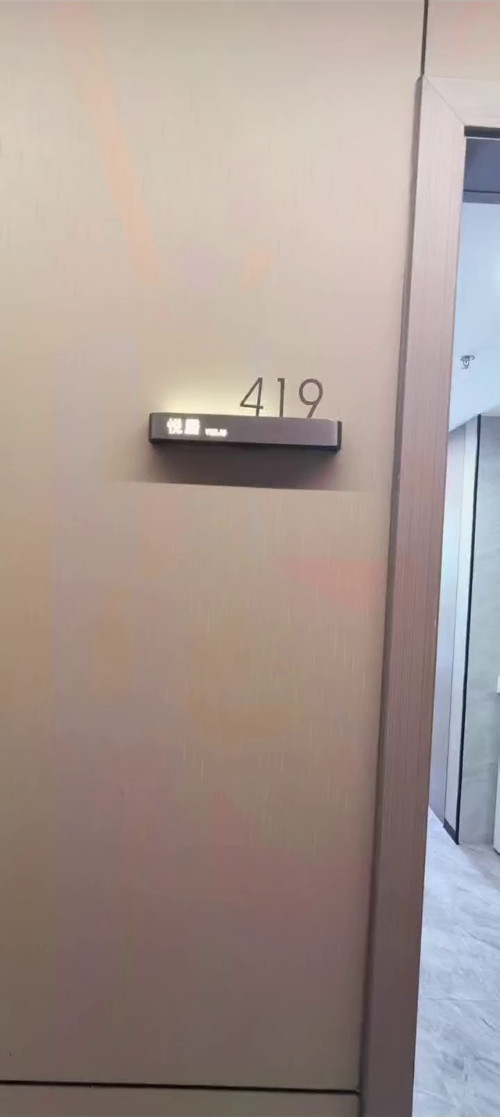 龙井地铁口阳台大单间3600