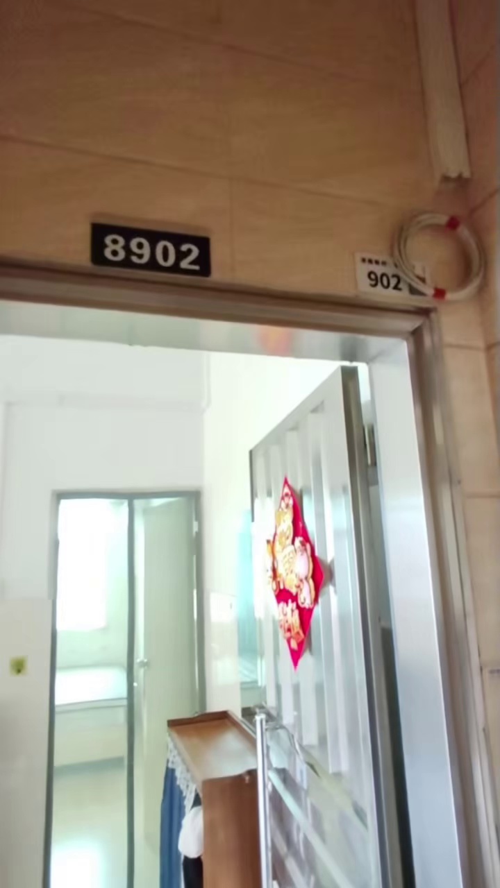 泥围新村电梯三房一厅带阳台，2100