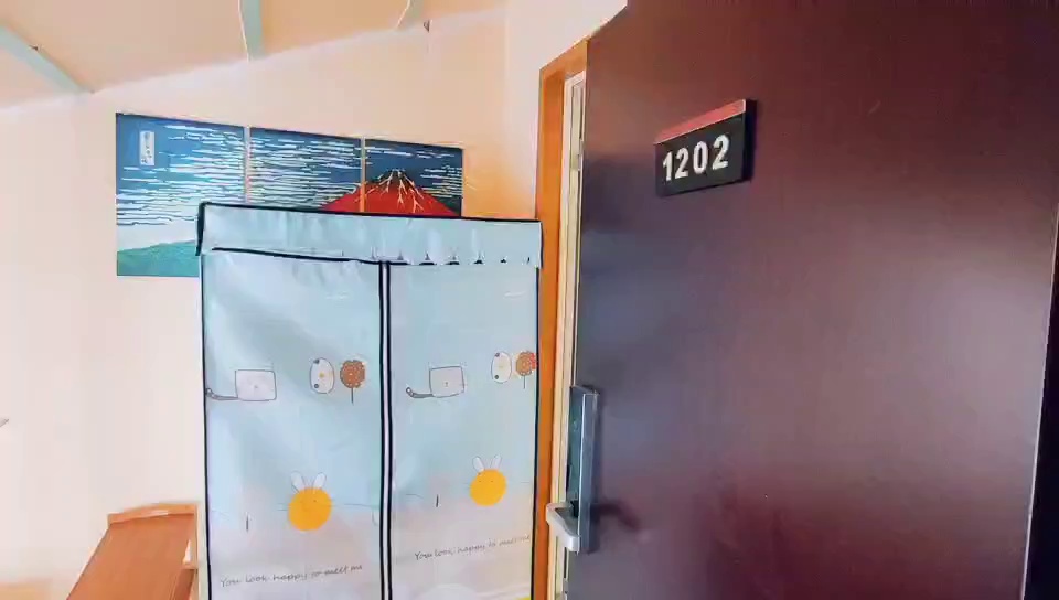 7号线赤尾站B出口｜小单间 采光超棒☀ 配置：床、空调、洗衣机，独立卫生间，榻榻米设计 空间实用，拎包就能入住，看房方便，欢迎咨询