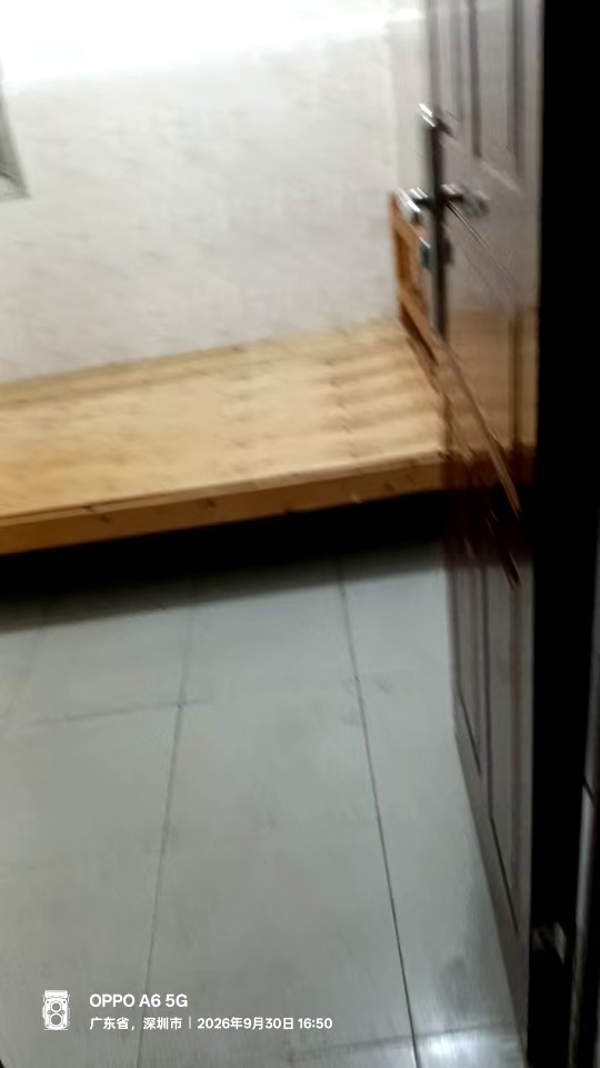 房租750。和兴街独立大单房1楼。