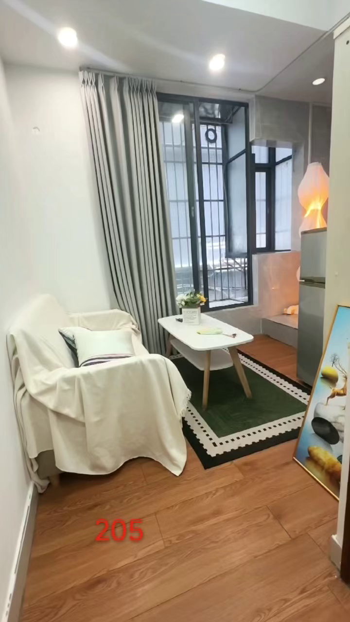 长龙金沙花园一房一厅1750