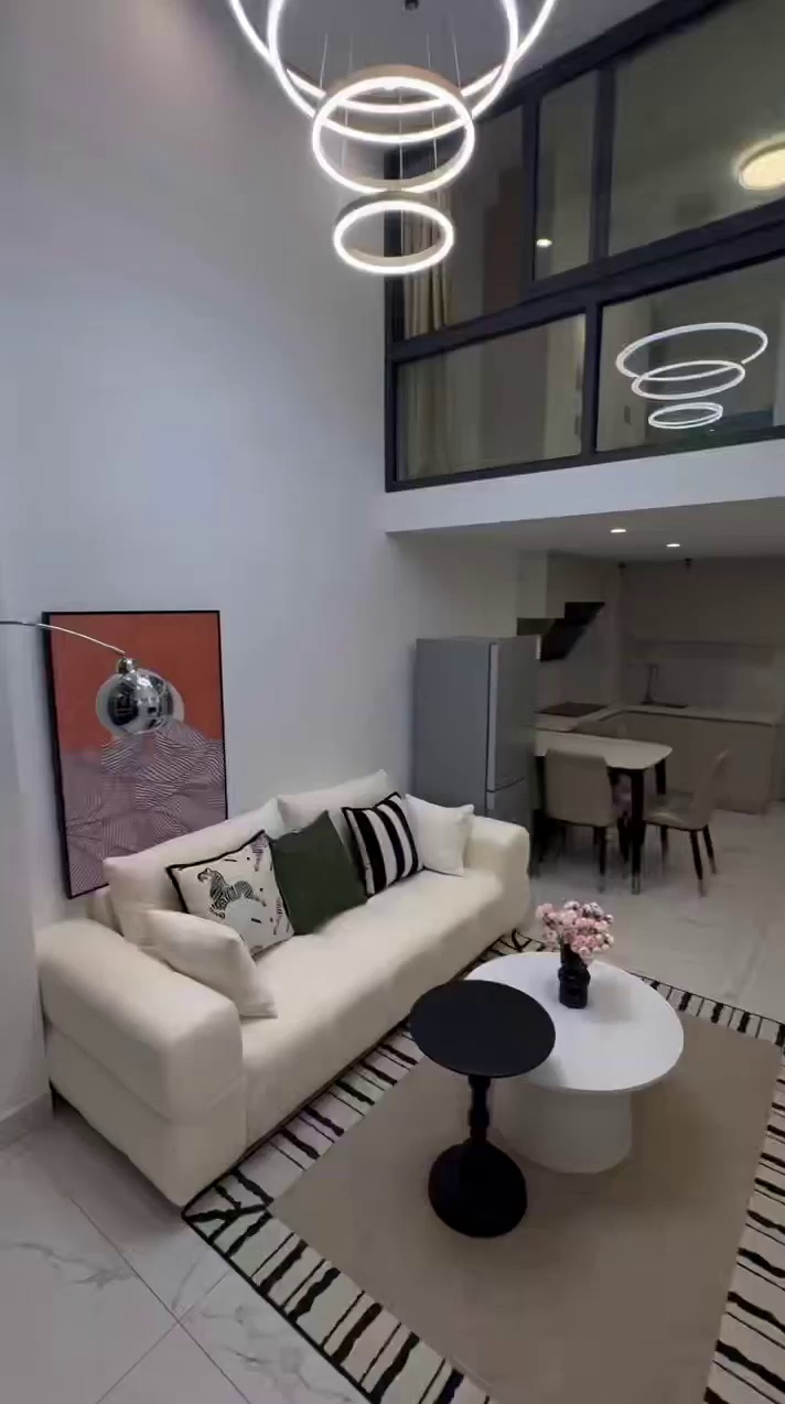 阳光城复式三房两卫转租，看房提前约
