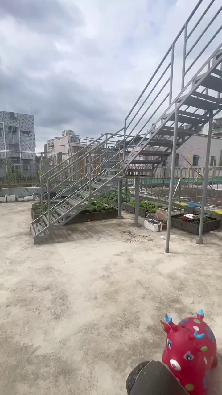 公明带露台两房一厅2180