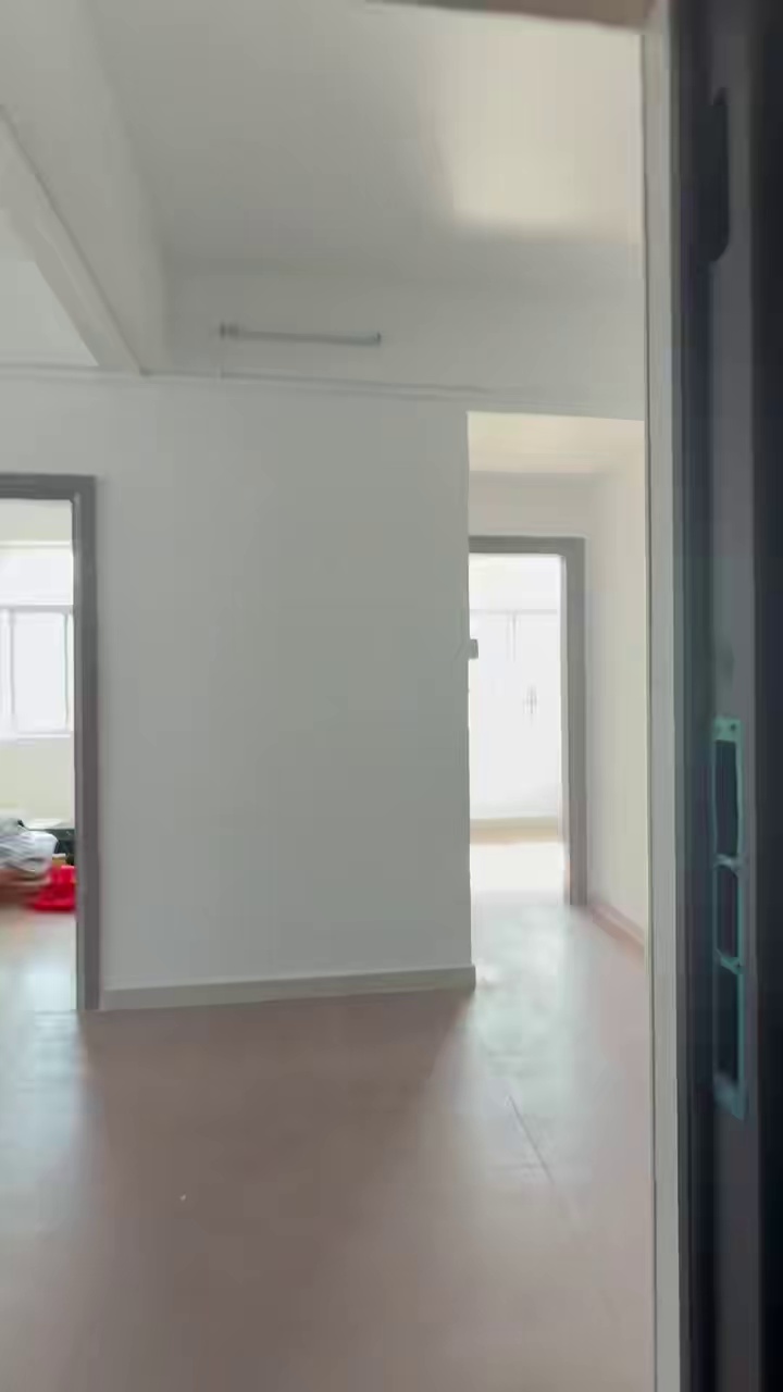 龙华地铁站 景华新村 三房一厅 空房出租 2580