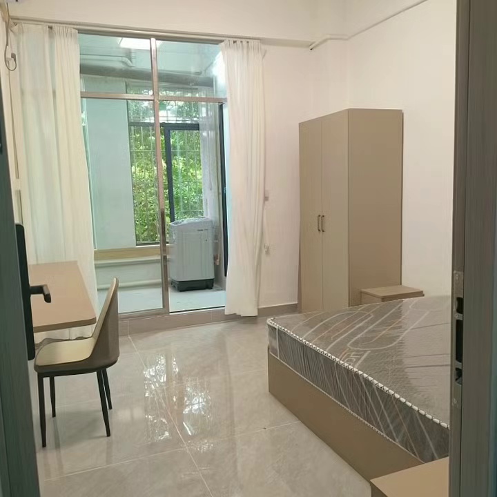 松岗，溪头地铁站 ：精装大单间 ：1200